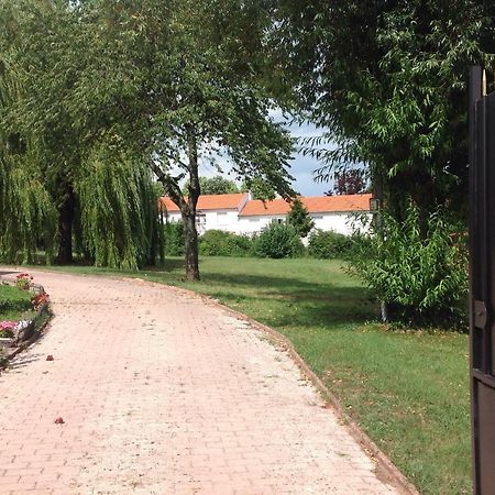 Bienvenue Chez Zina Hotell Vesoul Exteriör bild