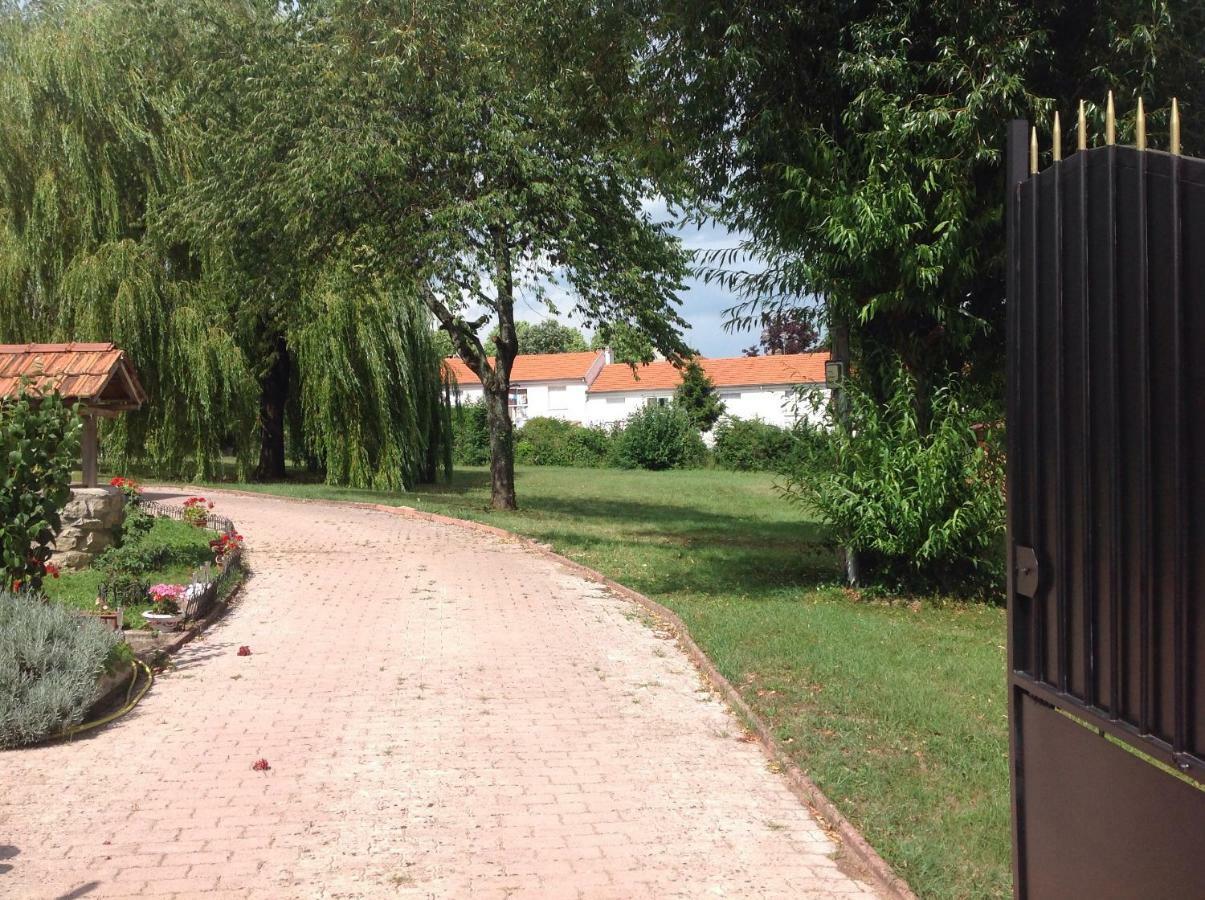 Bienvenue Chez Zina Hotell Vesoul Exteriör bild