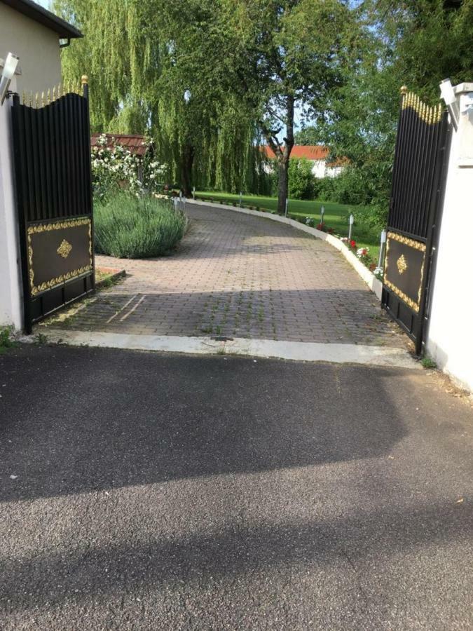 Bienvenue Chez Zina Hotell Vesoul Exteriör bild